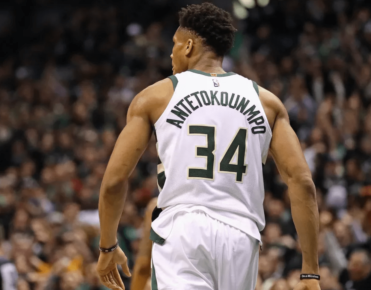 曼晚：续约奥赖利，曼城正通过新老交替来实现俱乐部长期愿景（曼晚：曼城与奥赖利续约，以新老更替推进俱乐部长期蓝图）